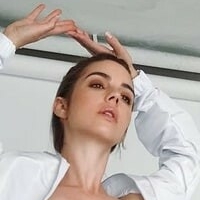 Adelaide Kane Nua