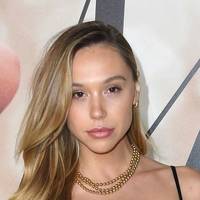 Alexis Ren Nua