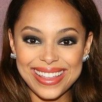 Amber Stevens West Nua