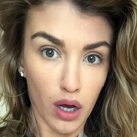 AmyWillerton Nua