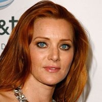 Angela Featherstone Nua