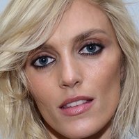 Anja Rubik Nua