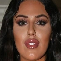 Anna Vakili Nua