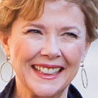 Annette Bening Nua