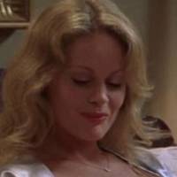Beverly D'Angelo Nua