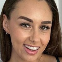 Busty Belle Nua