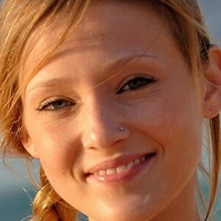 Carli Banks Nua