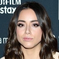 Chloe Bennet Nua