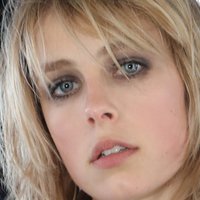 Edie Campbell Nua