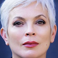 Elizabeth Gracen Nua