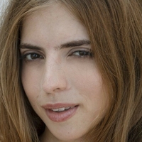 Emelie Crystal Nua