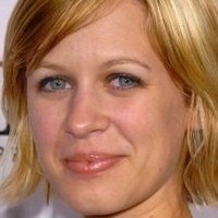 Emily Brooke Hands Nua