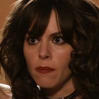 Emily Hampshire Nua