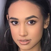 Emily Tosta Nua