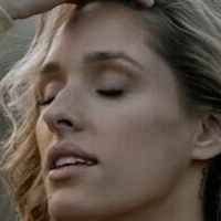 Emily Viuhkola Nua