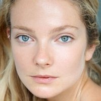 Eniko Mihalik Nua