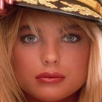 Erika Eleniak Nua
