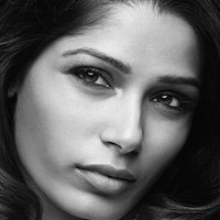 Freida Pinto Nua
