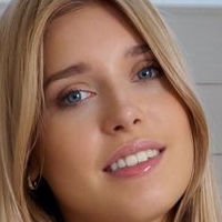 Freya Mayer Nua