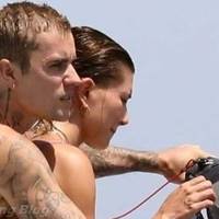 Hailey Baldwin Nua
