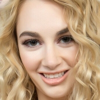 Ivy Jones Nua