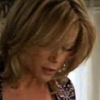 Julie Bowen Nua