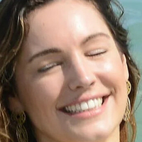 Kelly Brook Bikini Nua