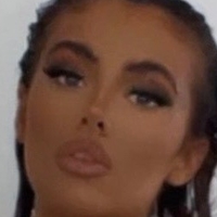 Khloe Hollyoake Nua