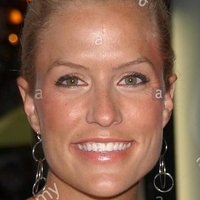 Kinsey Packard Nua