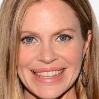 Kristin Bauer van Straten Nua