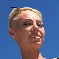 Lara-Foxx Nua