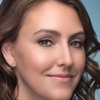 Lauren Adams Nua