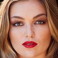 Lili Simmons Nua