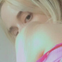 Lily Quinn Nua
