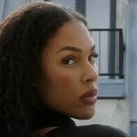 Liz Cambage Nua