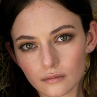 Mackenzie Foy Nua