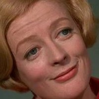 Maggie Smith Nua