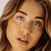 Mia Beyer Nua