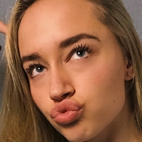 Mia Mastrov Nua