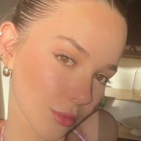 mia_phillipson Nua