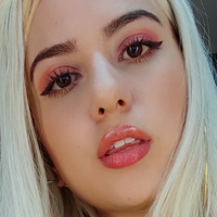 Mia Violet Nua