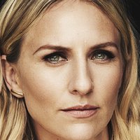 Mickey Sumner Nua