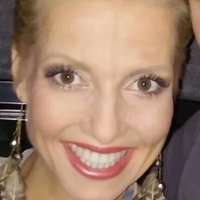 Noemie Czifra Nua