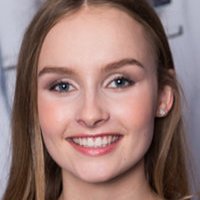 Olivia DeJonge Nua