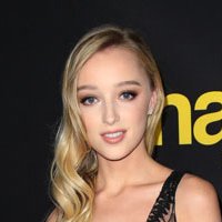 Phoebe Dynevor Nua
