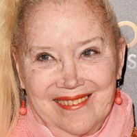 Sally Kirkland Nua
