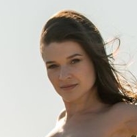 Serena J Nua