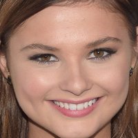 Stefanie Scott Nua