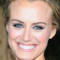 Taylor Schilling Nua