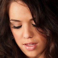 Tess Taylor Nua